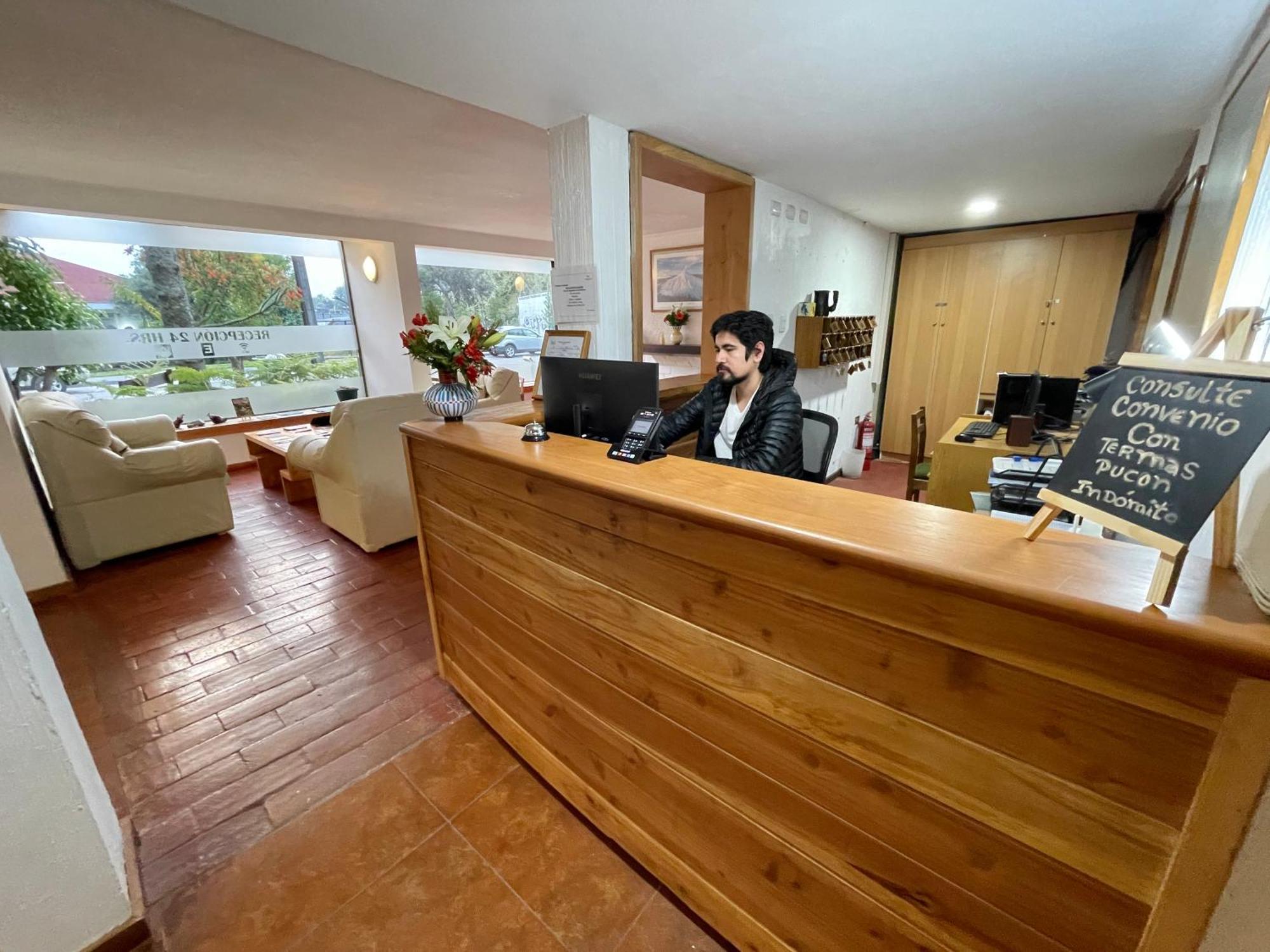 Bed & Breakfast Hotel Costanera Pucon 3*