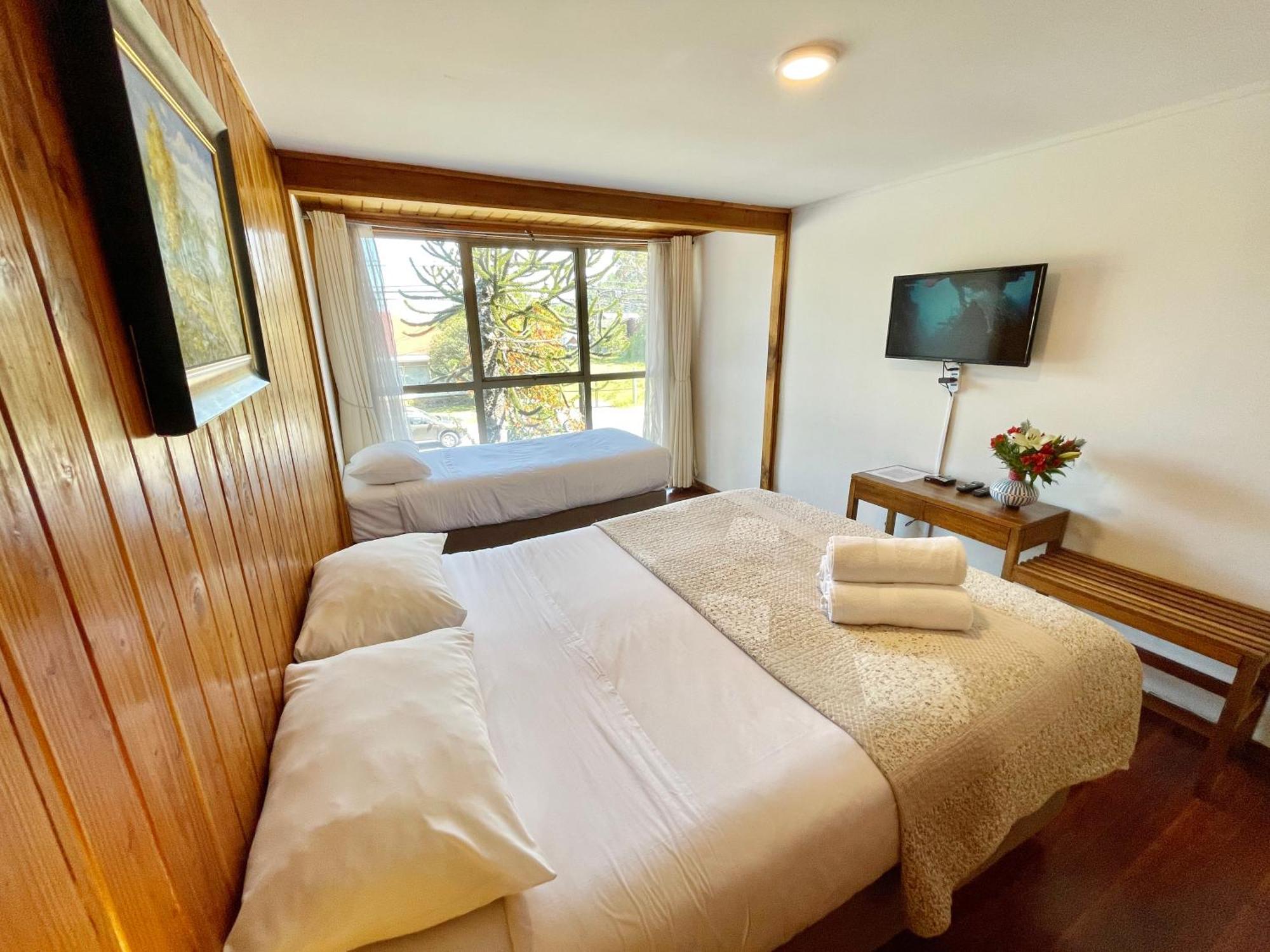 Hotel Costanera Pucon Bed & Breakfast 3*