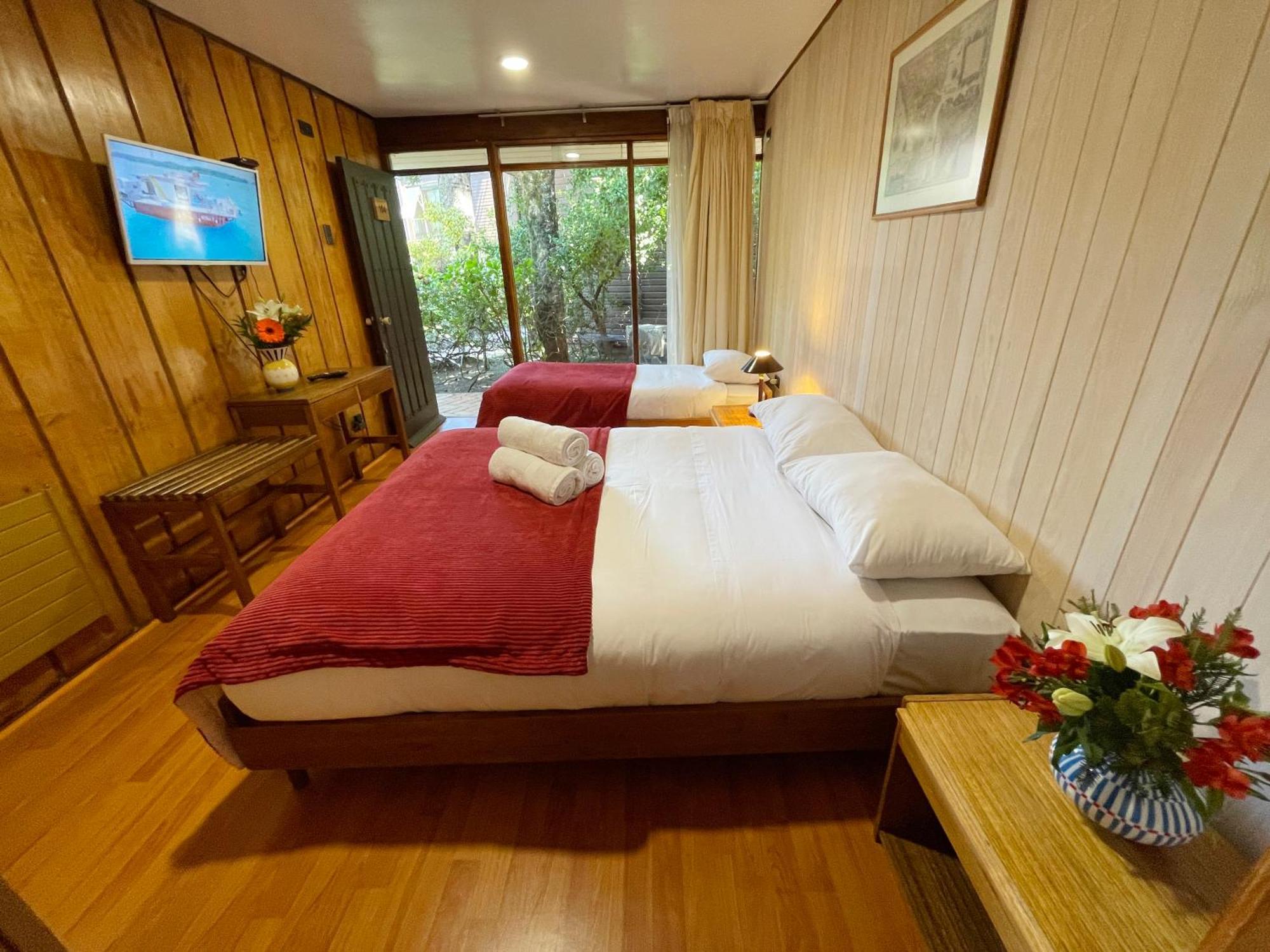 Bed & Breakfast Hotel Costanera Pucon 3*